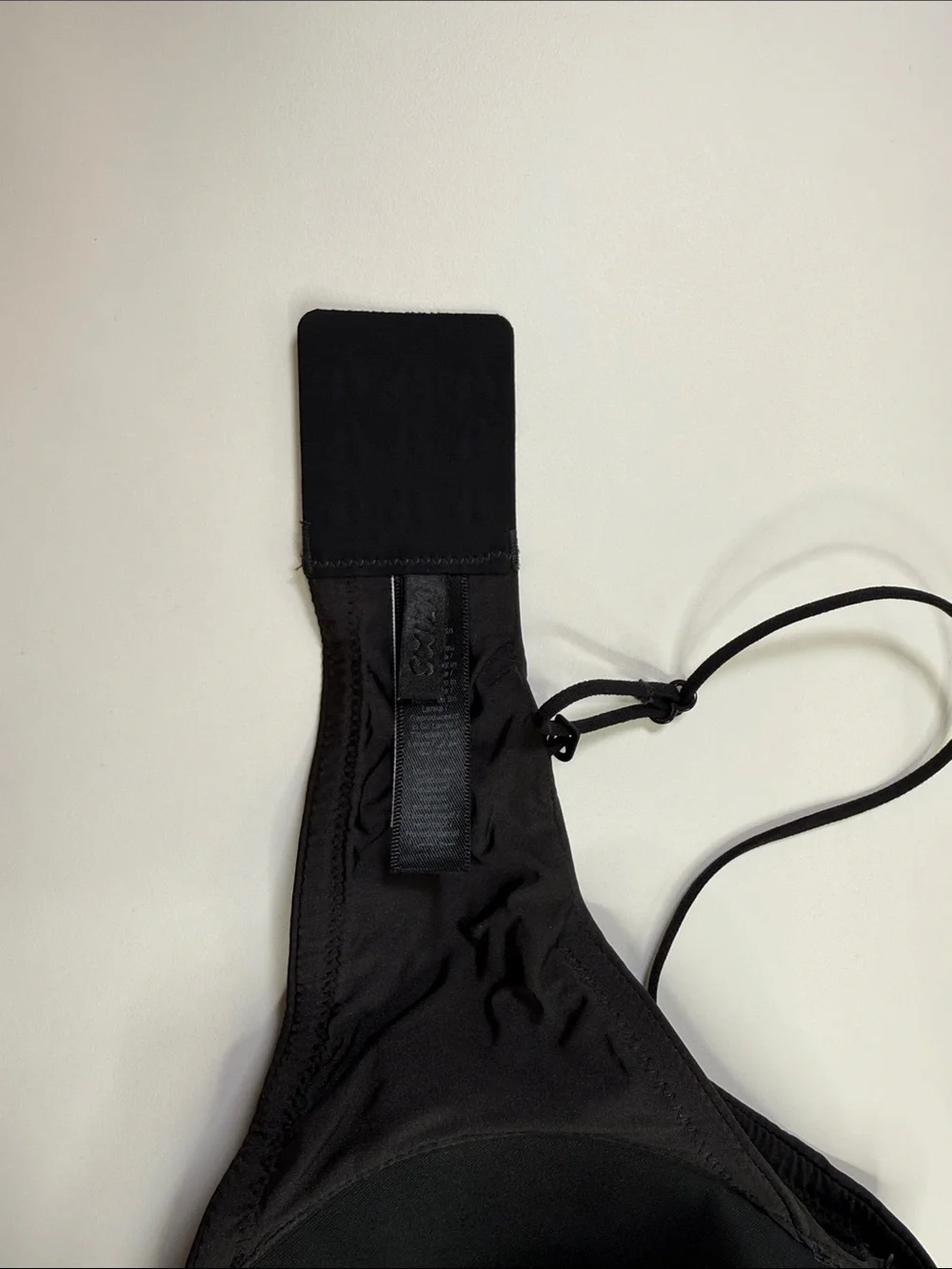 SKIMS Wireless Form Micro Strap Plunge Bra Onyx Black 32DD - Picture 4 of 4